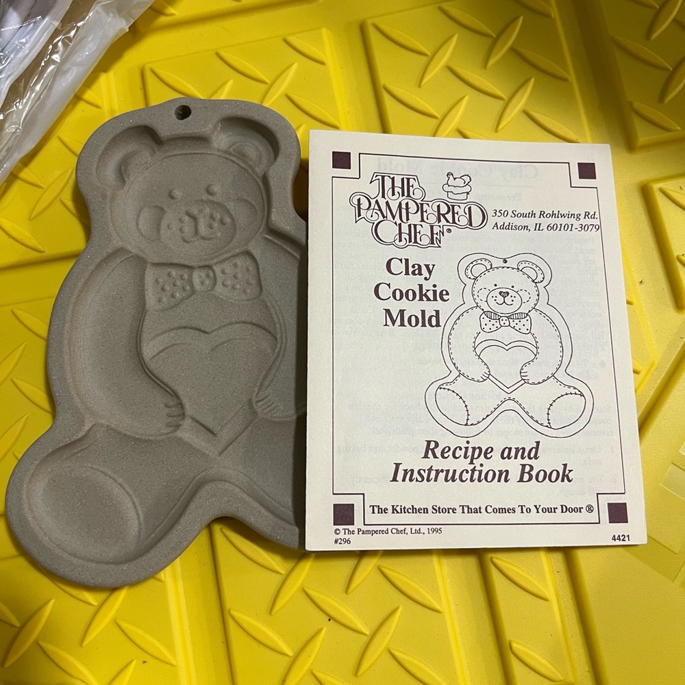 NWT The Pampered Chef White Clay Cookie Mold - Picture 3 of 6